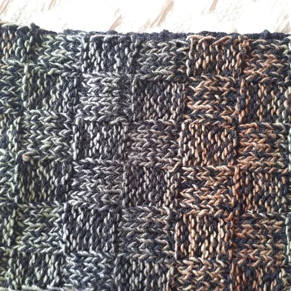 Hand knitted scarf - Picture 4 of 4